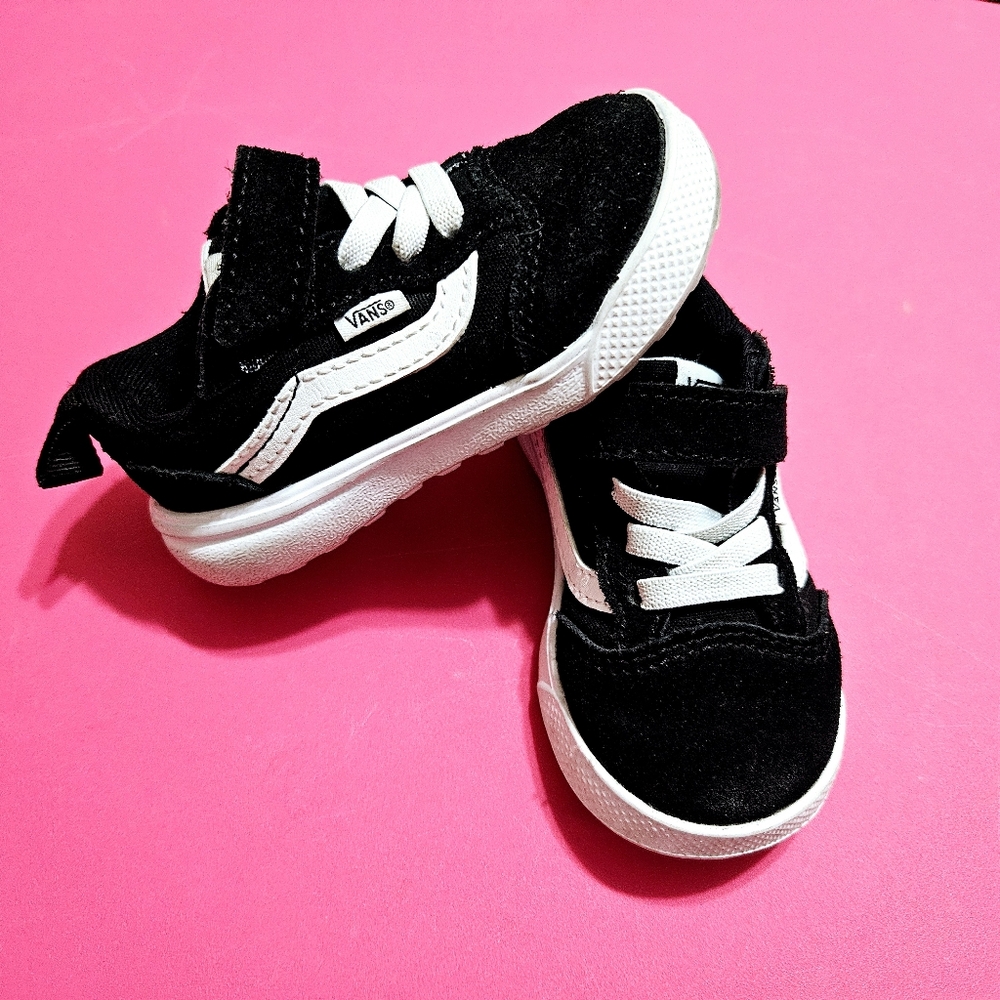 Vans Toddler Black and White ULTRARANGE